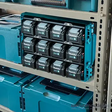 MAKITA BCC02 XGT Akkutöltő Makpac kofferben, 12port, IPX4 (2,0-4,0Ah/40V)