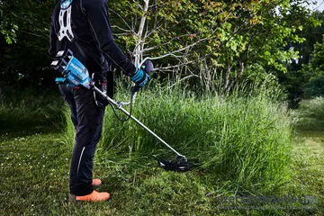 MAKITA DUR369AZ Akkus szénkefementes fűkasza (2x18V) (Akku és töltő nélkül!)