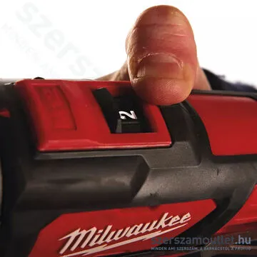 MILWAUKEE M12 BPD-402C Akkus ütvefúró-csavarozó kofferben (2x4,0Ah/12V) (4933441935)